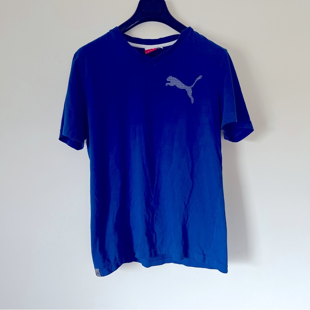 PUMA V-neck T-shirt Men’s Size M